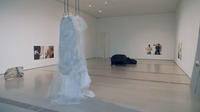 Lucía C. Pino habla a las familias. Exposición «ITINERARIOS XXVIII»